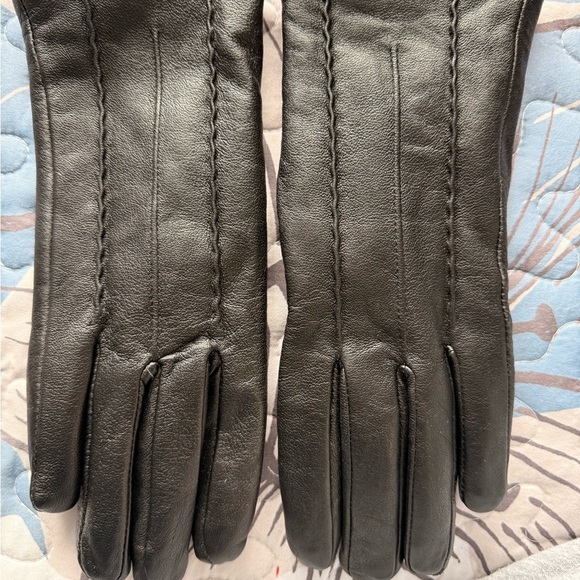 Elegant Genuine Leather Gloves - Black - Picture 1 of 3